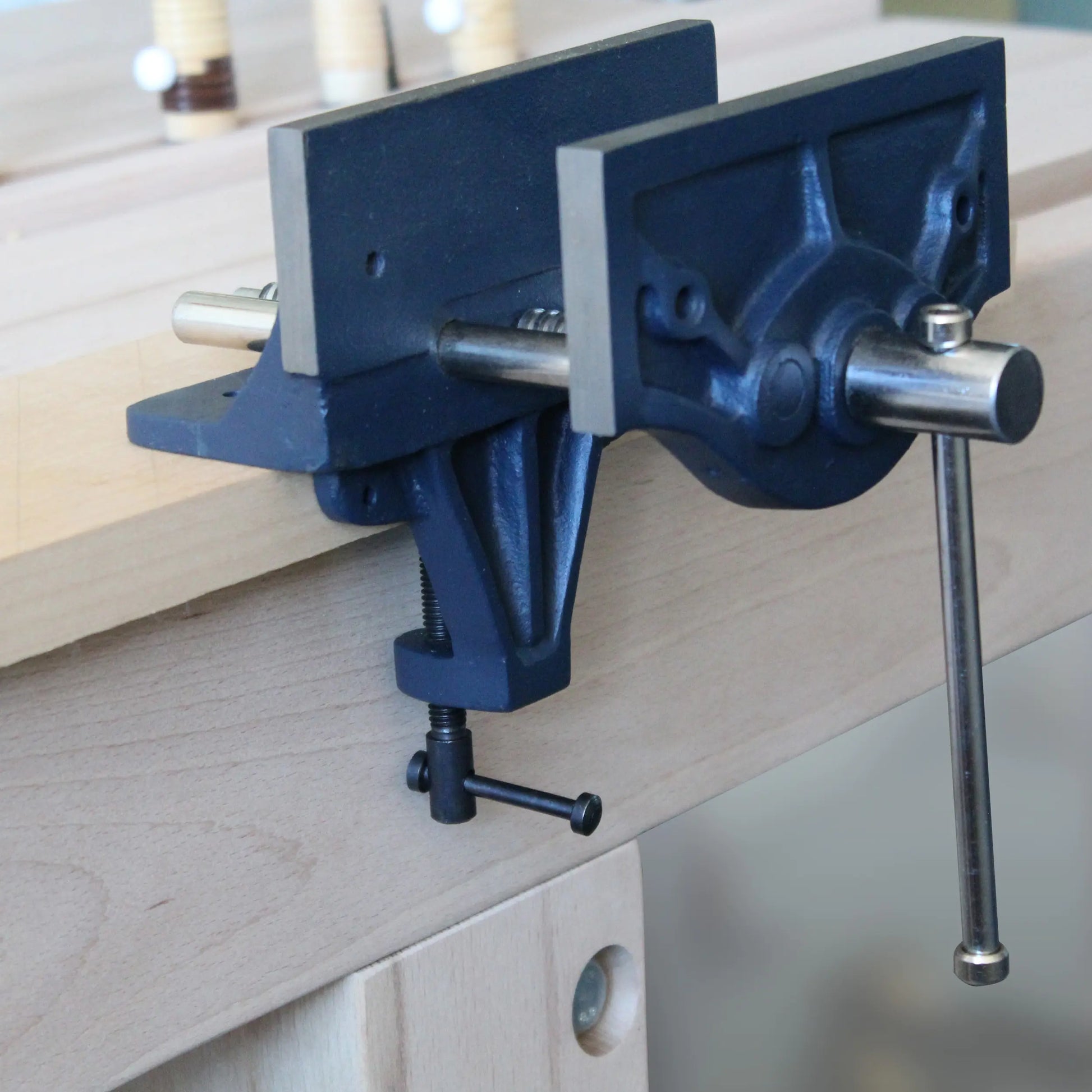 Carpenter's vise with table clamp jUUMA